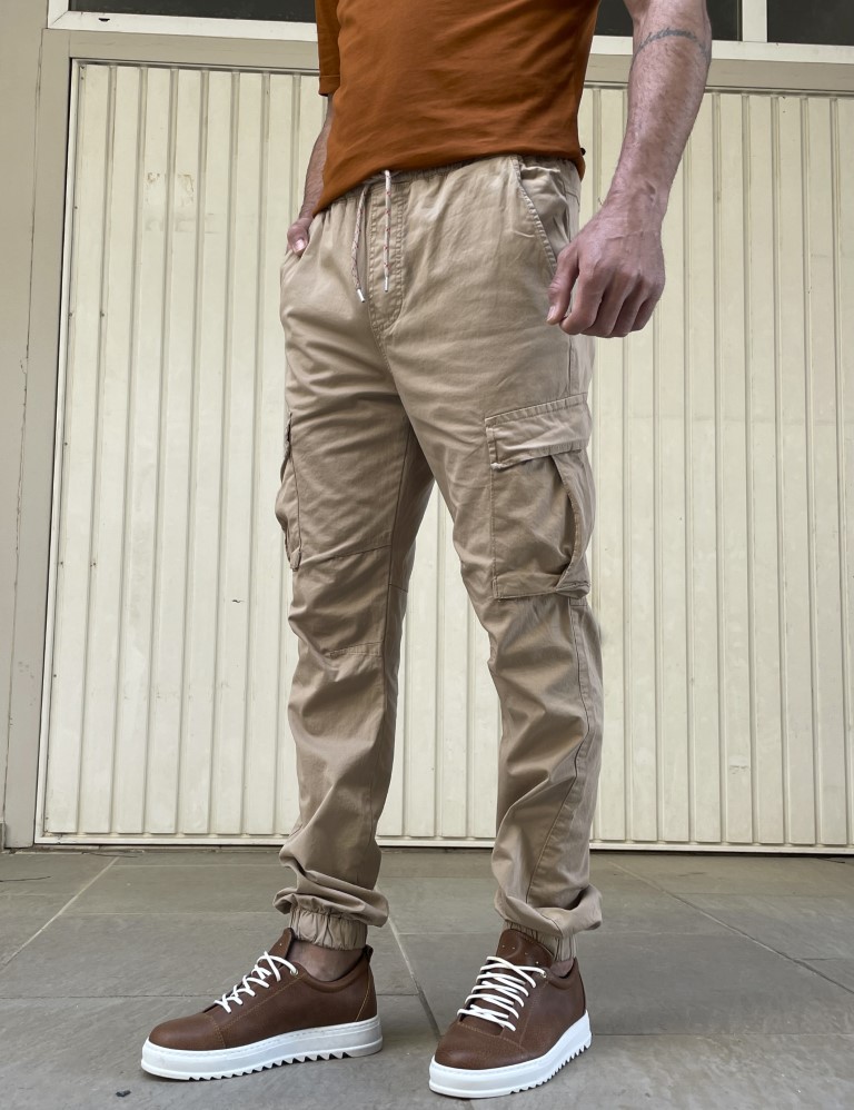Ανδρικό μπεζ υφασμάτινο cargo παντελόνι με λάστιχο 8175 φωτογραφία
