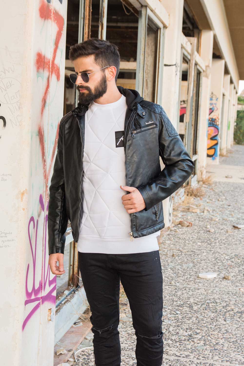 Απογείωσε το look σου με το leather jacket σου