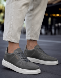 Ανδρικά μονόχρωμα Sneakers κατασκευασμένα από οργανική δερματίνη άριστης ποιότητας.