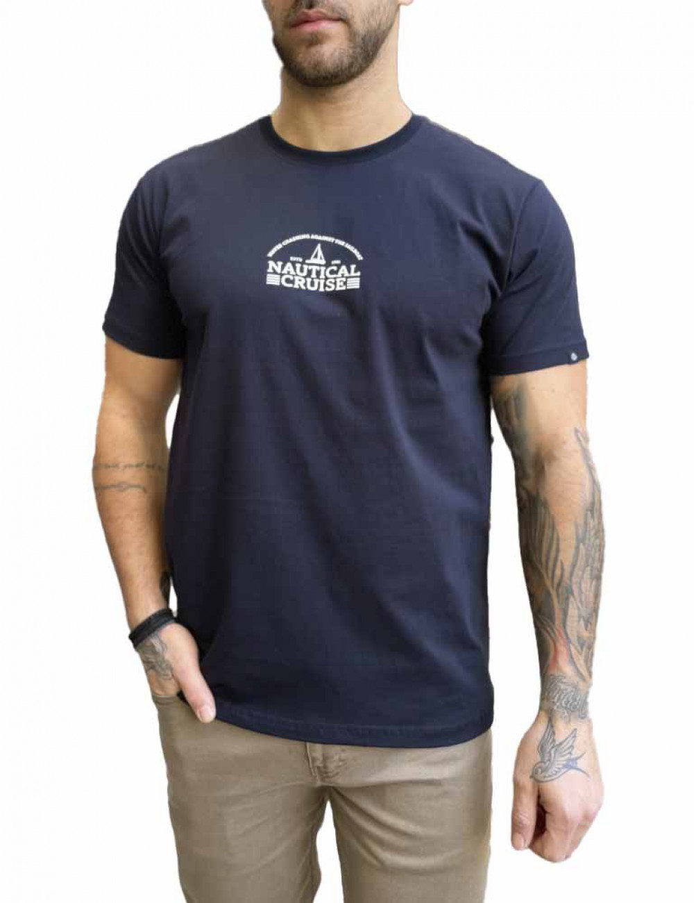 Ανδρική&nbsp;κοντομάνικη μπλούζα με τύπωμα στο στήθος, ελληνικής κατασκευής.