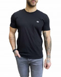Ανδρικό T-shirt με κοντό μανίκι της εταιρίας Lee σε μαύρο χρώμα με ραμμένο λογότυπο στο στήθος Κανονική εφαρμογήΣύνθεση: 100% βαμβάκιΤο μοντέλο έχει ύψος 1.