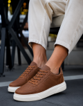 Ανδρικά μονόχρωμα Sneakers κατασκευασμένα από οργανική δερματίνη άριστης ποιότητας.