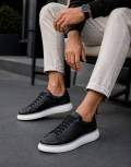 Ανδρικά μαύρα, δίσολα Sneakers με κορδόνια λαστιχένια σόλα.
