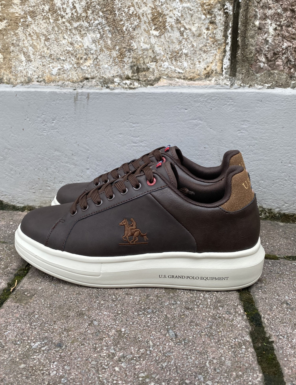 Ανδρικά δίσολα Casual Sneakers κατασκευασμένα απο δερματίνη  άριστης ποιότητας.