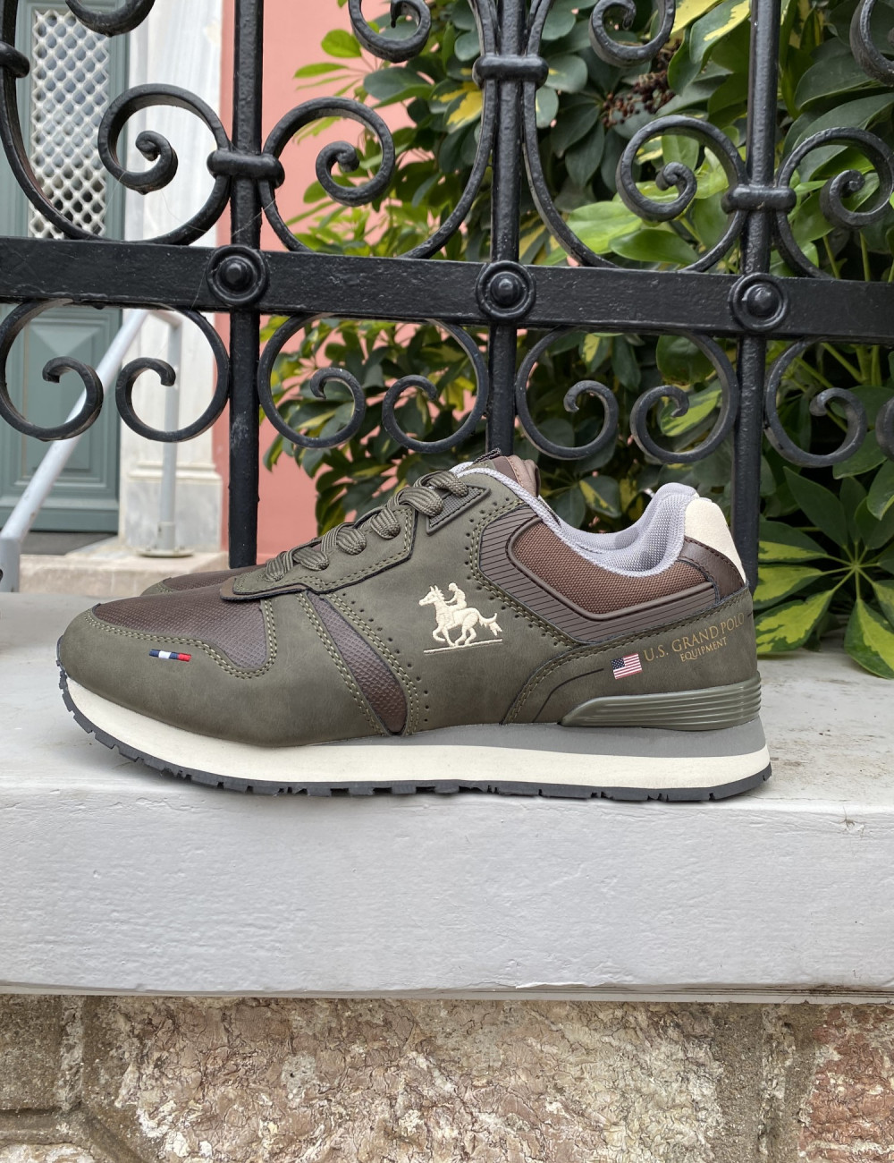 Ανδρικά sneakers της εταιρείας U.