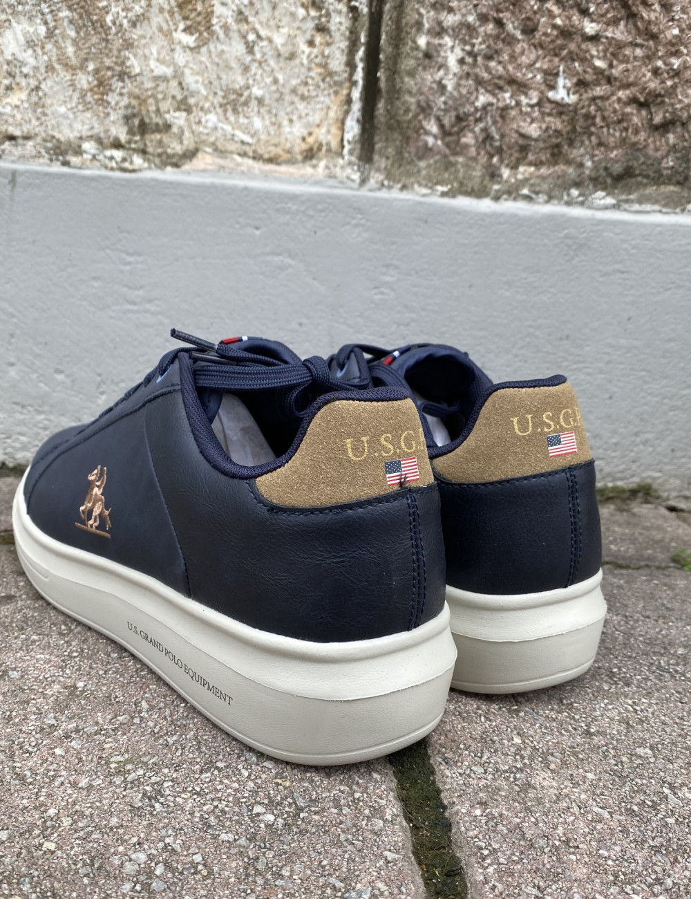 Ανδρικά δίσολα Casual Sneakers κατασκευασμένα απο δερματίνη  άριστης ποιότητας.