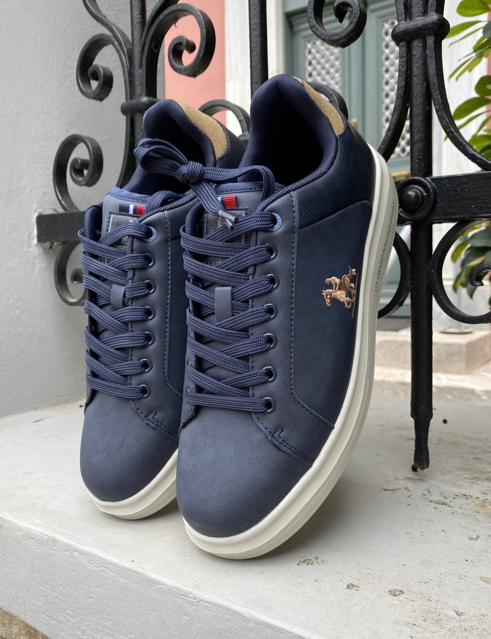 Ανδρικά δίσολα Casual Sneakers κατασκευασμένα απο δερματίνη  άριστης ποιότητας.