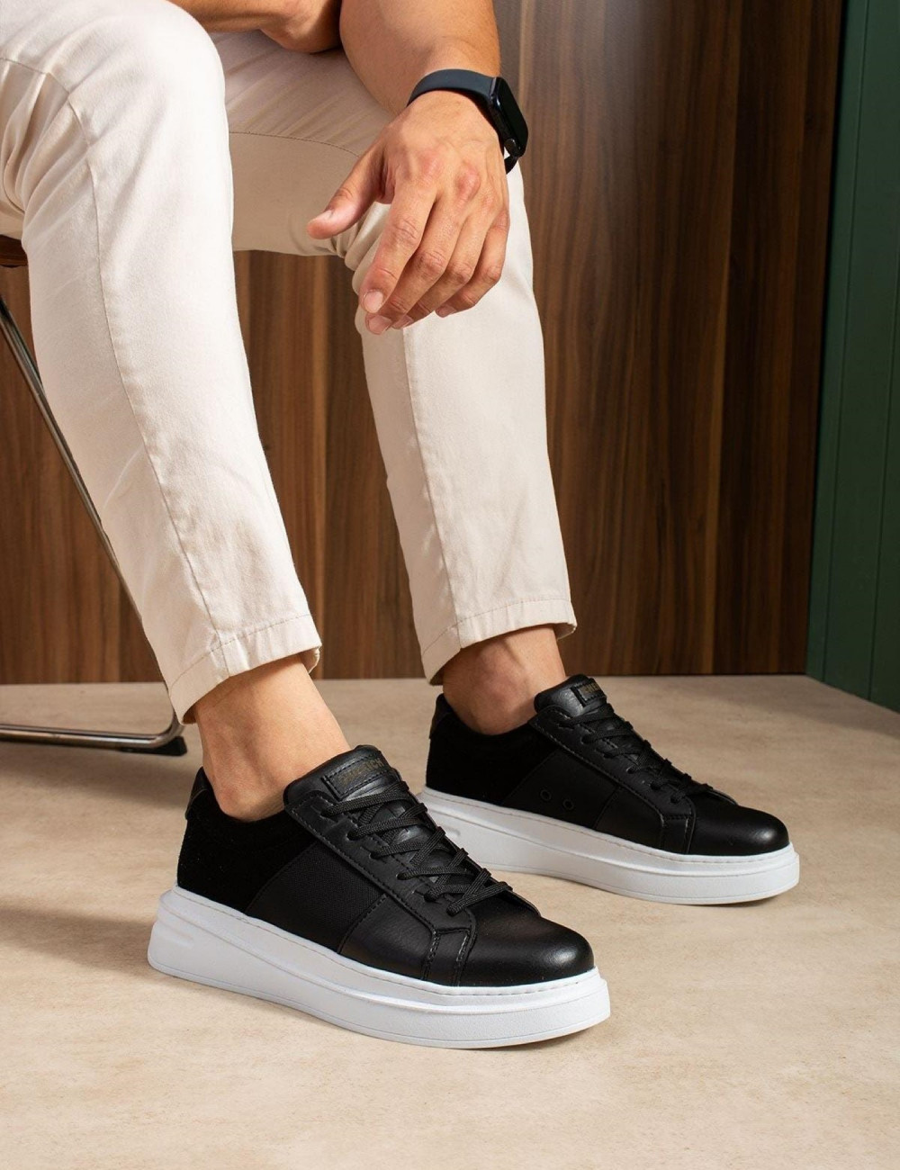 Ανδρικά Sneakers κατασκευασμένα από οργανική δερματίνη άριστης ποιότητας.
