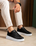 Ανδρικά Sneakers κατασκευασμένα από οργανική δερματίνη άριστης ποιότητας.