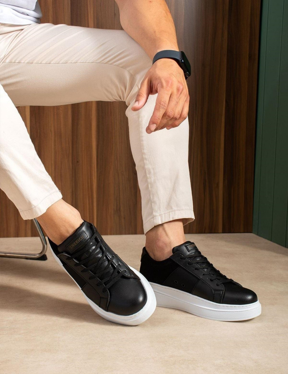Ανδρικά Sneakers κατασκευασμένα από οργανική δερματίνη άριστης ποιότητας.