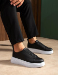 Ανδρικά δίσολα Sneakers με λάστιχα και λαστιχένια σόλα.