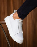 Ανδρικά δίσολα Sneakers με λάστιχα και λαστιχένια σόλα.