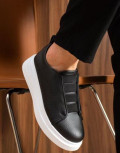 Ανδρικά δίσολα Sneakers με λάστιχα και λαστιχένια σόλα.