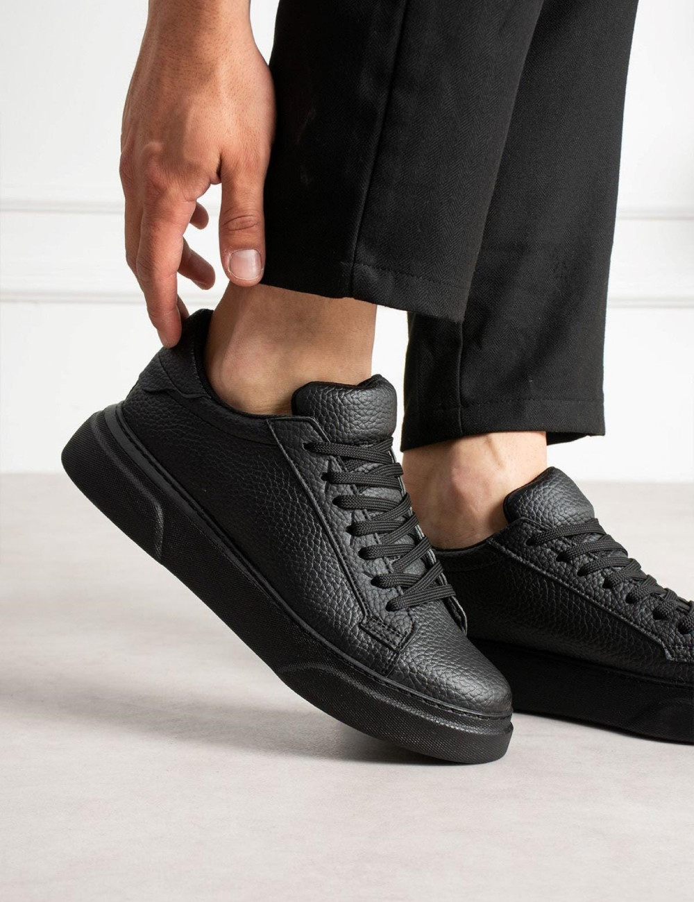 Ανδρικά δίσολα Sneakers με κορδόνια λαστιχένια σόλα.