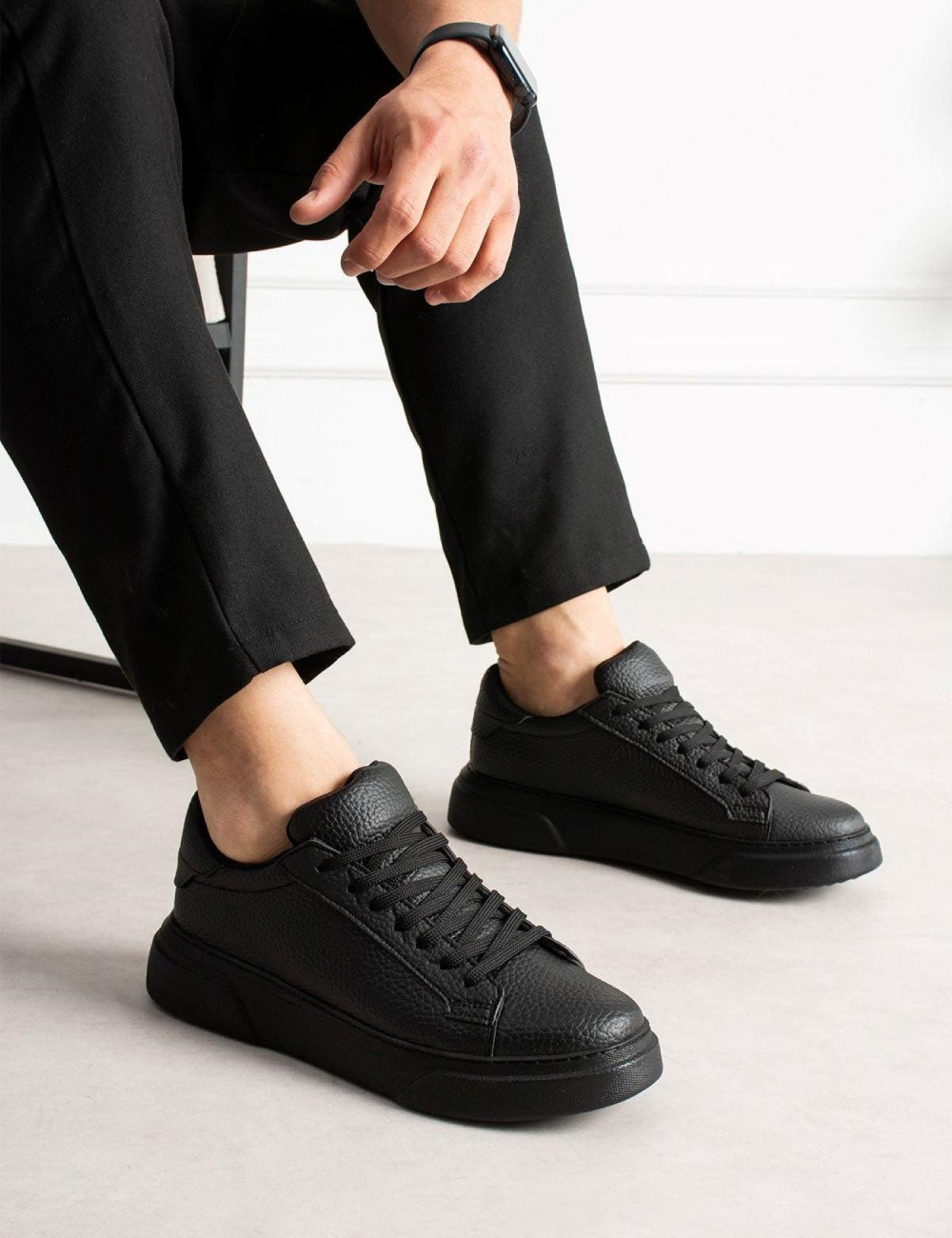 Ανδρικά δίσολα Sneakers με κορδόνια λαστιχένια σόλα.