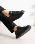 Ανδρικά δίσολα Sneakers με κορδόνια λαστιχένια σόλα.