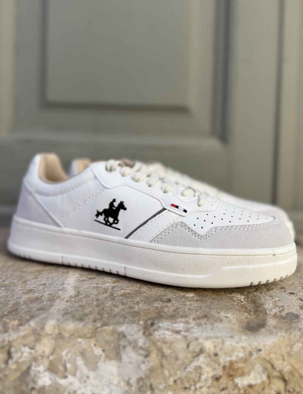 Ανδρικά χαμηλά Casual Sneakers κατασκευασμένα απο δερματίνη άριστης ποιότητας.