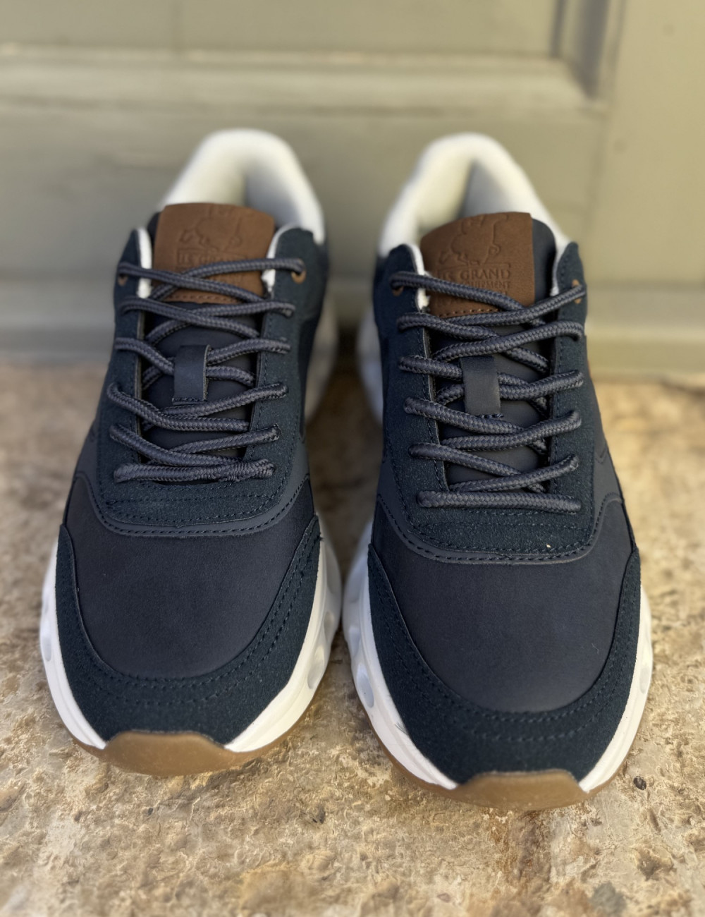Ανδρικά Casual Sneakers με περίτεχνη διάτρητη σόλα, κατασκευασμένα απο δερματίνη  άριστης ποιότητας.