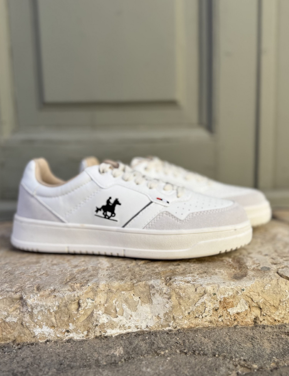 Ανδρικά χαμηλά Casual Sneakers κατασκευασμένα απο δερματίνη άριστης ποιότητας.