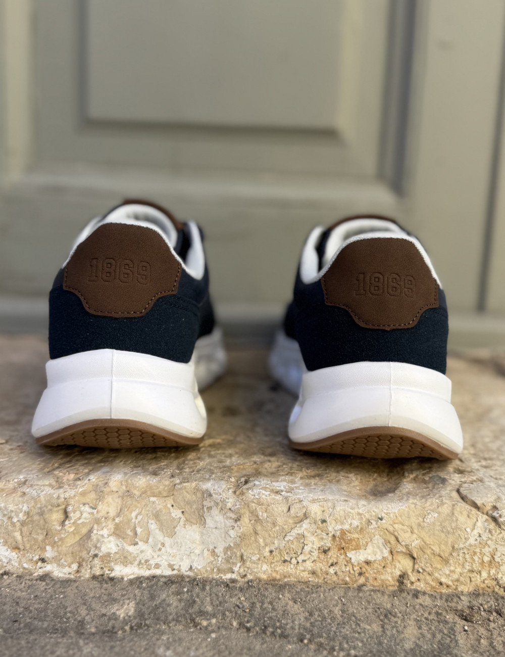 Ανδρικά Casual Sneakers με περίτεχνη διάτρητη σόλα, κατασκευασμένα απο δερματίνη  άριστης ποιότητας.