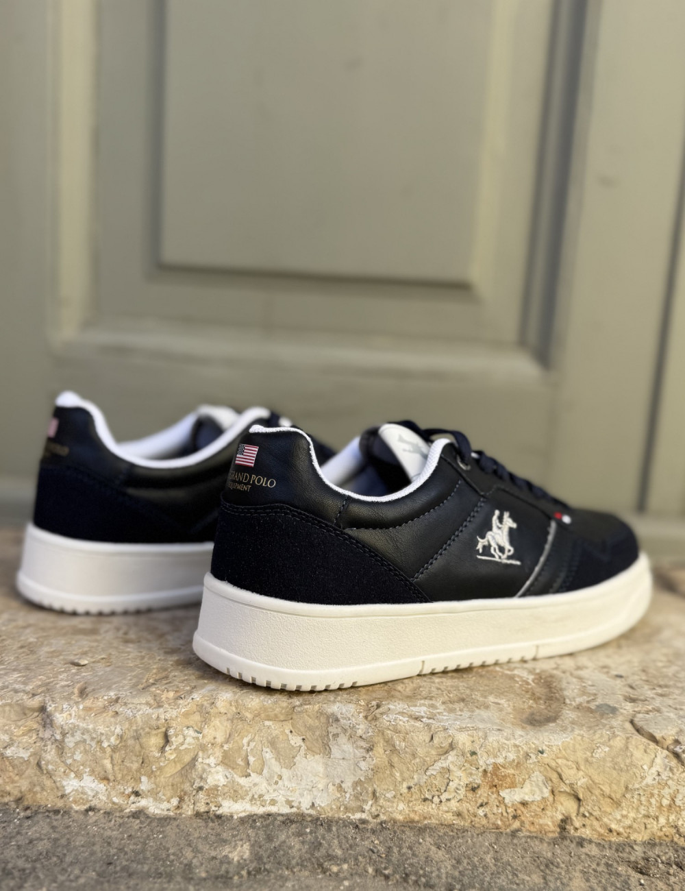 Ανδρικά χαμηλά Casual Sneakers κατασκευασμένα απο δερματίνη άριστης ποιότητας.
