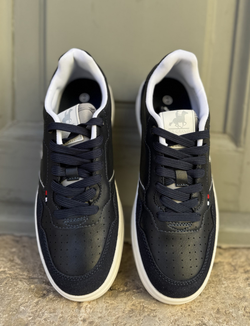 Ανδρικά χαμηλά Casual Sneakers κατασκευασμένα απο δερματίνη άριστης ποιότητας.