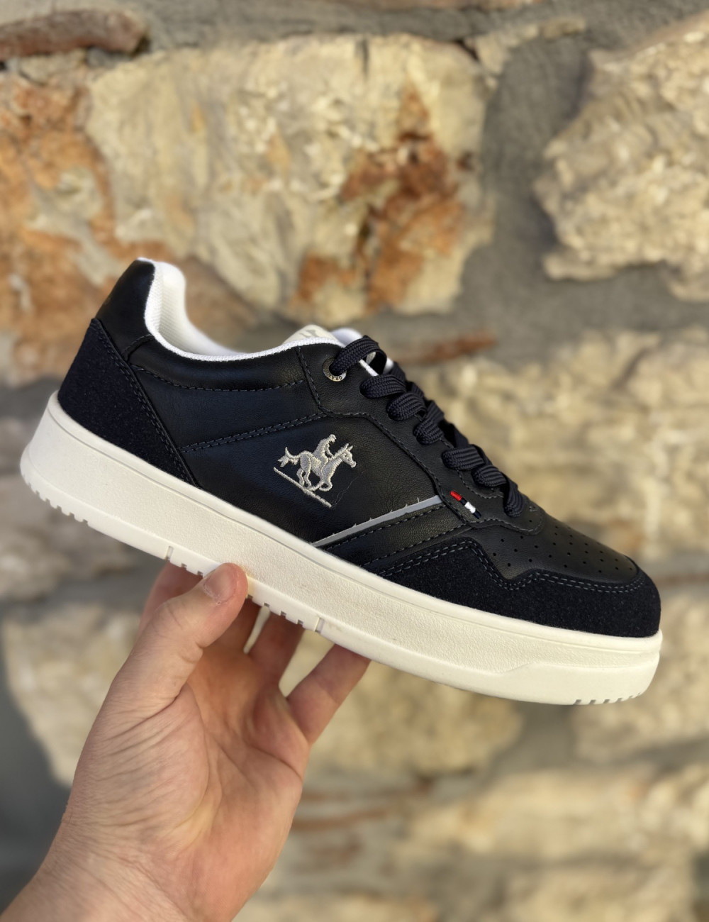 Ανδρικά χαμηλά Casual Sneakers κατασκευασμένα απο δερματίνη άριστης ποιότητας.