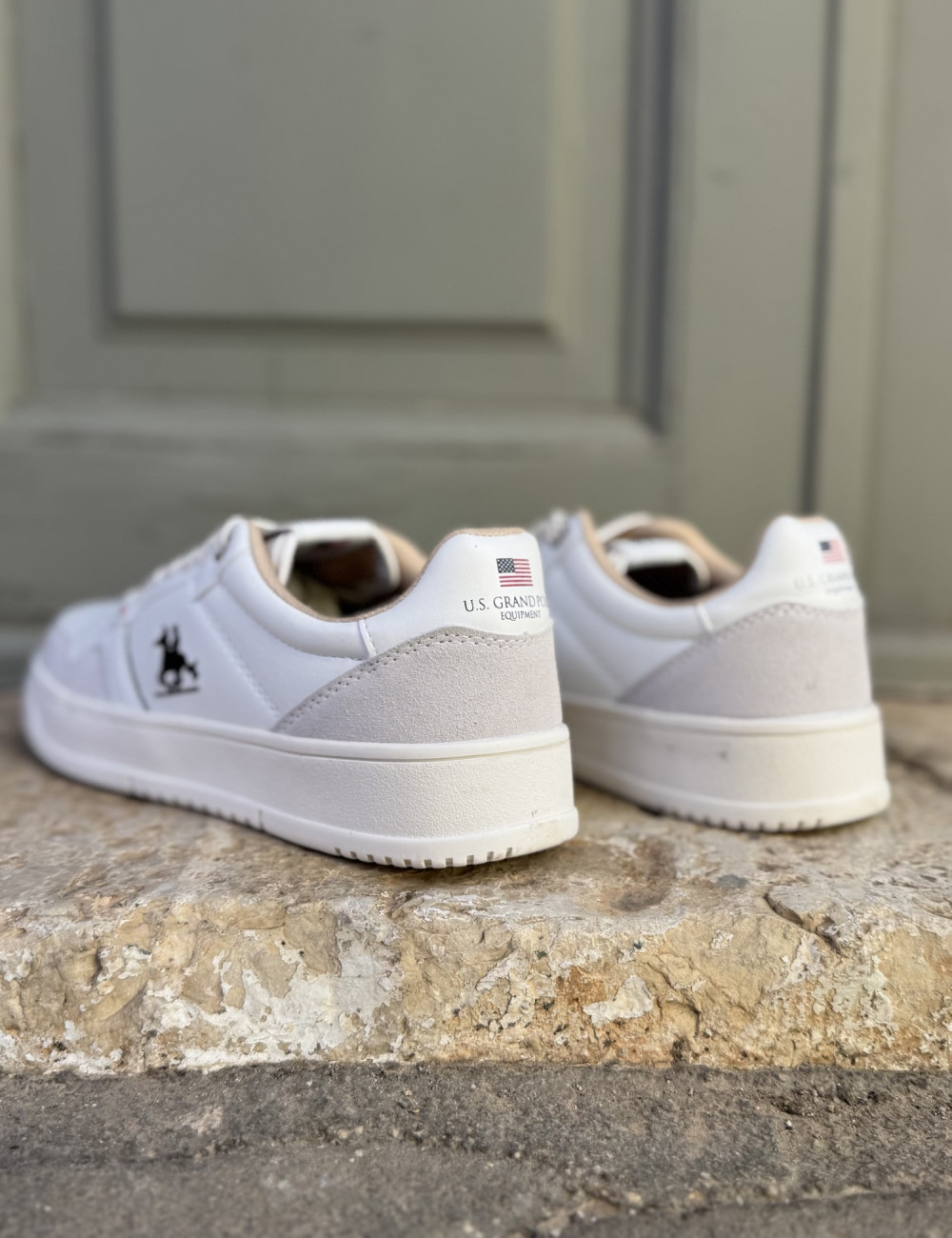 Ανδρικά χαμηλά Casual Sneakers κατασκευασμένα απο δερματίνη άριστης ποιότητας.