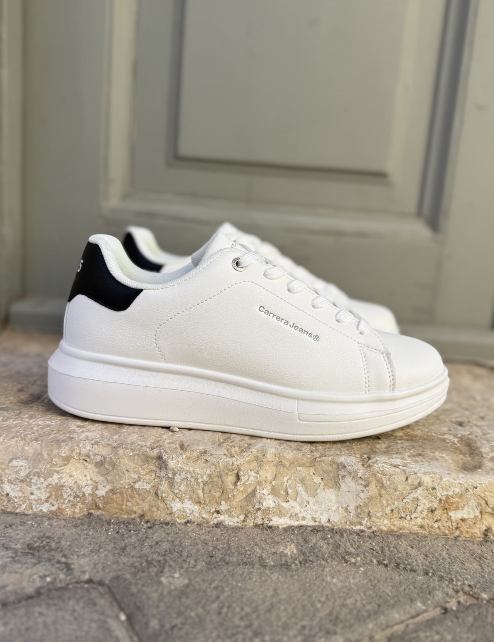 Ανδρικά δίσολα Sneakers με κορδόνια λαστιχένια σόλα.