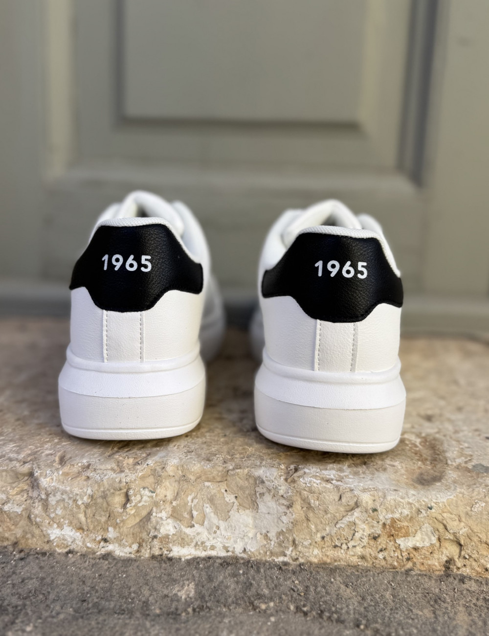 Ανδρικά δίσολα Sneakers με κορδόνια λαστιχένια σόλα.
