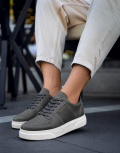 Ανδρικά μονόχρωμα Sneakers κατασκευασμένα από οργανική δερματίνη άριστης ποιότητας.