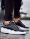 Ανδρικά μαύρα, δίσολα Sneakers με κορδόνια λαστιχένια σόλα.
