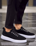 Ανδρικά μαύρα Sneakers με σουέτ υφή και κορδόνια.