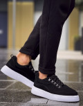 Ανδρικά μαύρα Sneakers με σουέτ υφή και κορδόνια.