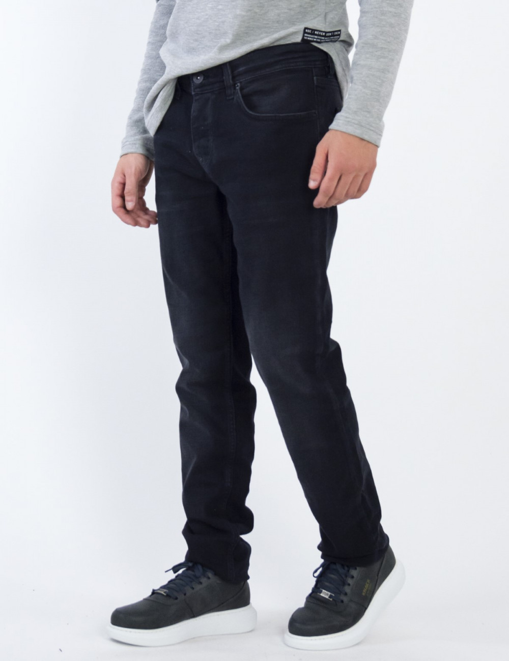 Ανδρικό ελαστικό Μαύρο Τζιν Παντελόνι Με Ελαφρύ Ξέβαμμα πεντάτσεπο με κουμπιά GB4981