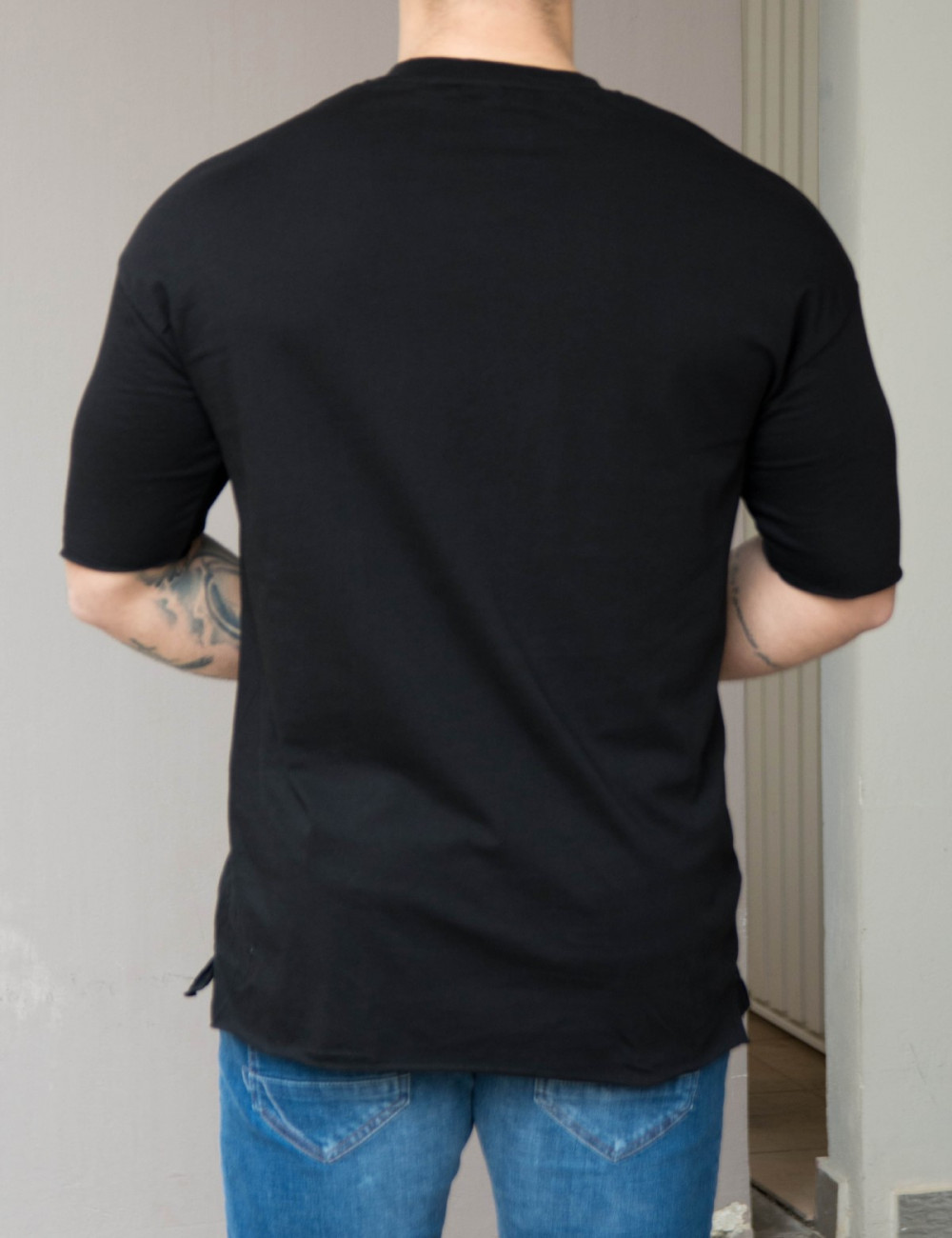 Ανδρικό μαύρο Tshirt με τσεπάκι TST931