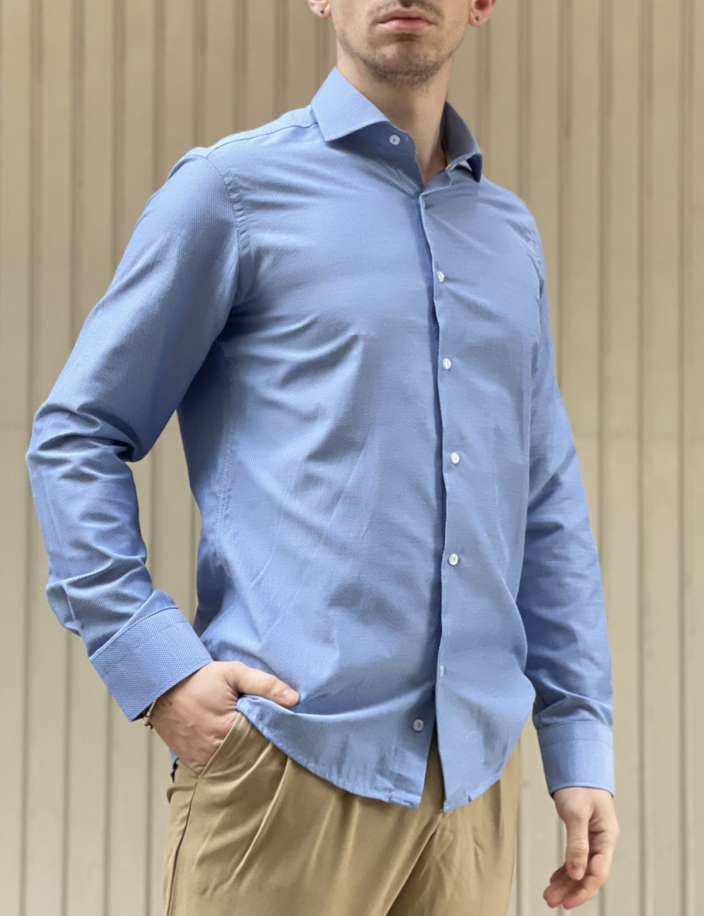 Ανδρικό γαλάζιο πουκάμισο με μικρό σχέδιο Modern Fit 301512D