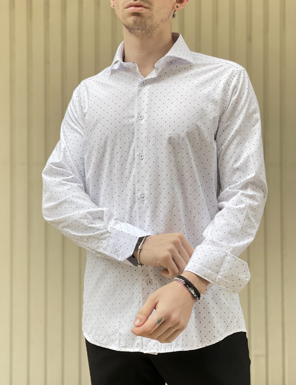 Ανδρικό λευκό πουκάμισο με μικρό σχέδιο Modern Fit 301512