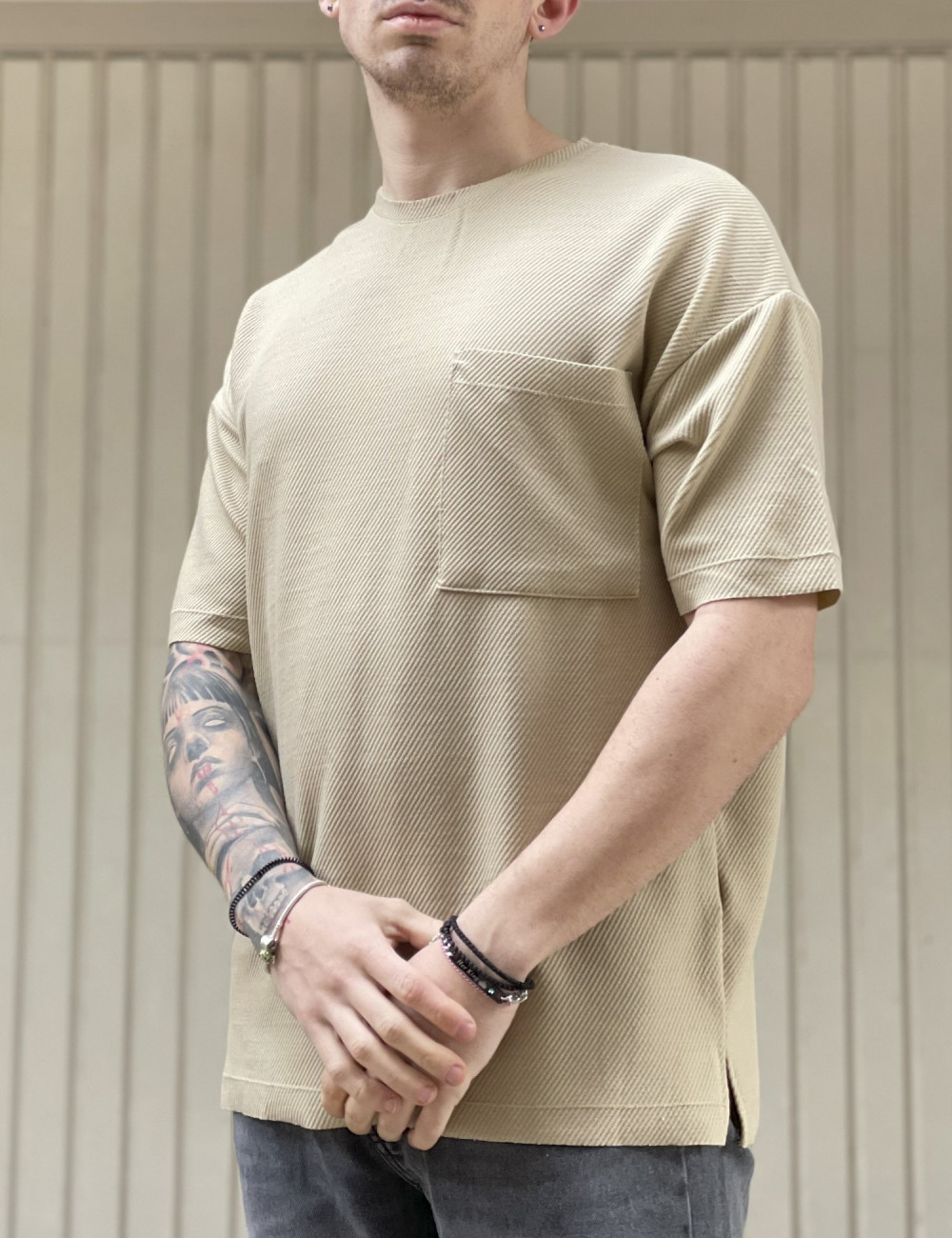 Ανδρική μπεζ κοντομάνικη μπλούζα Oversized με τσεπάκι TST2057B