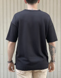 Ανδρική μαύρη κοντομάνικη μπλούζα Oversized με τσεπάκι TST2057