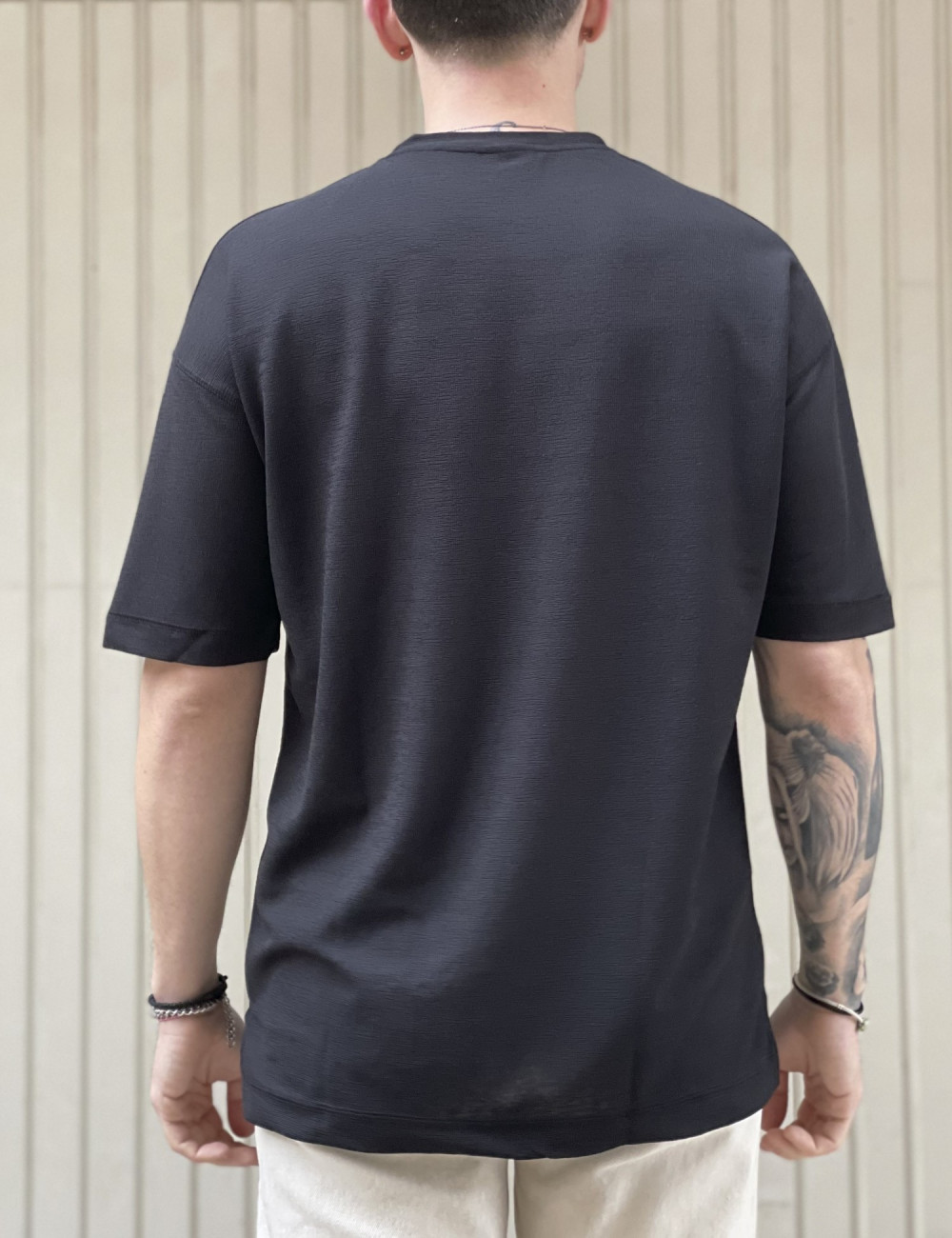Ανδρική μαύρη κοντομάνικη μπλούζα Oversized TST2030