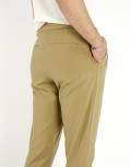 Ανδρικό μπεζ υφασμάτινο παντελόνι με πιέτα FCL230210W
