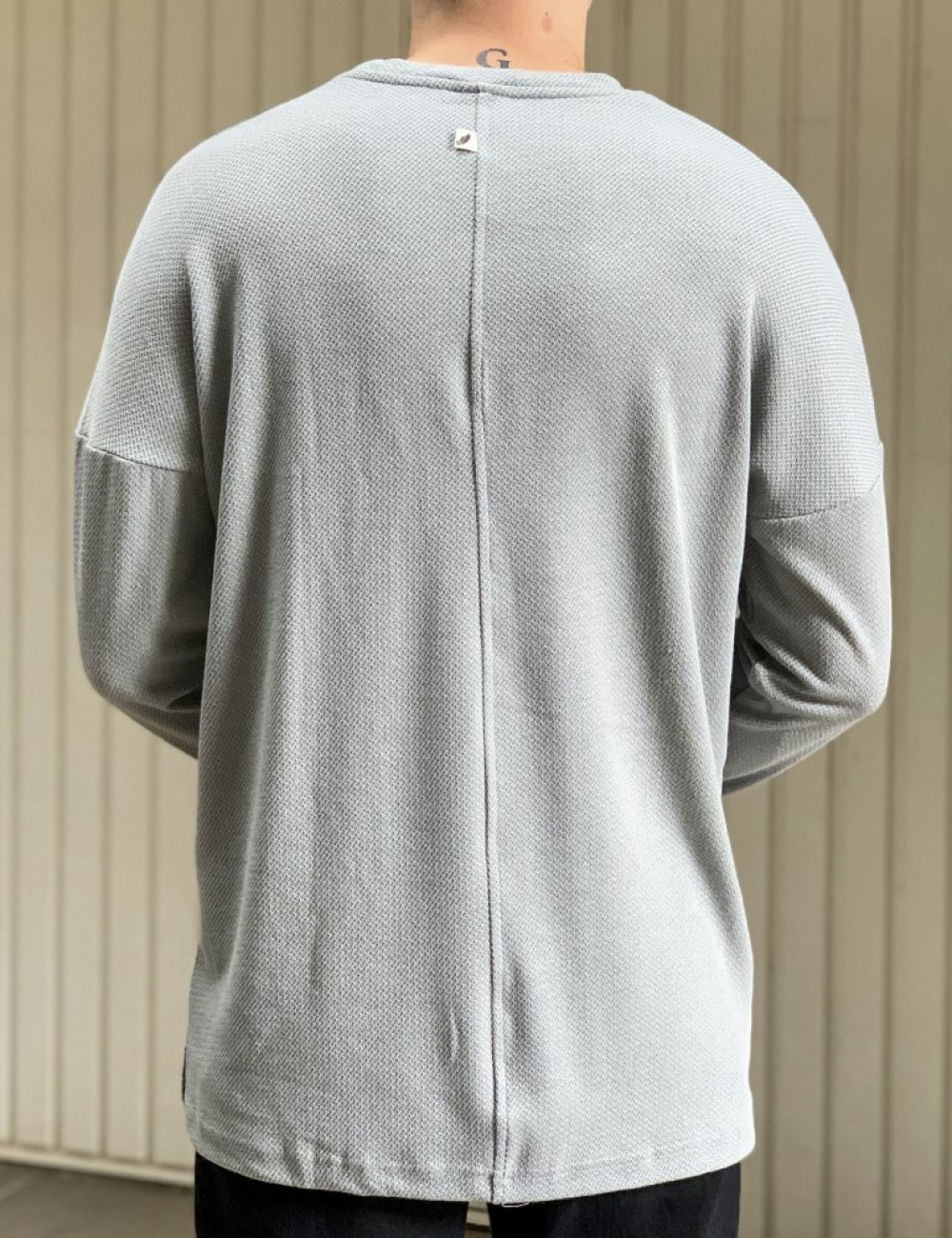 Ανδρική γκρι μακρυμάνικη oversized μπλούζα με ανάγλυφο ύφασμα 1920G