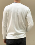 Ανδρική λευκή μακρυμάνικη μπλούζα με ανάγλυφο σχέδιο MAJE100