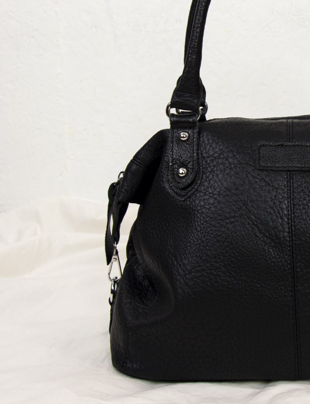 Γυναικεία μαύρη τσάντα ώμου με διχρωμία PB712