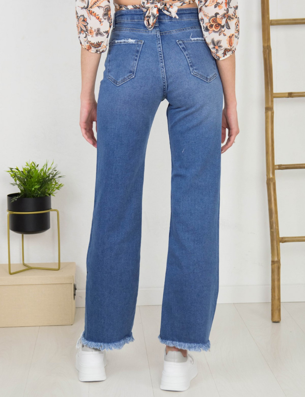 Γυναικείο μπλε τζιν παντελόνι Loose Straight Fit με σκισίματα ML271