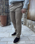 Ανδρικό μονόχρωμο, υφασμάτινο παντελόνι με Chinos τσέπες.