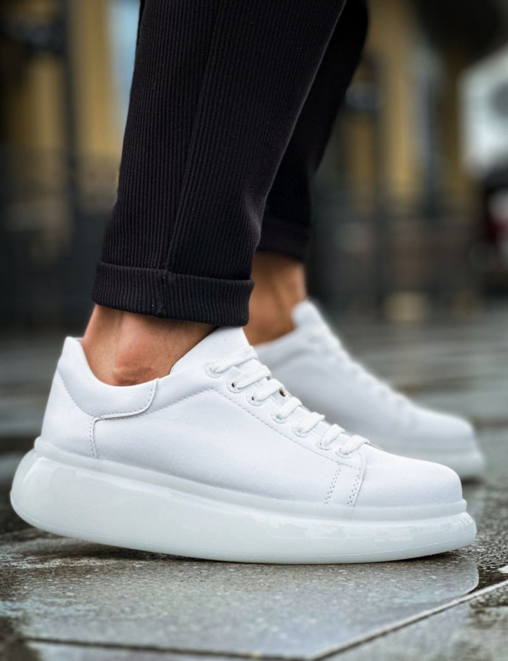 Ανδρικά, δίσολα Sneakers με κορδόνια λαστιχένια σόλα.