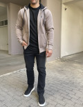 Ανδρική μονόχρωμη, βαμβακερή ζακέτα-φούτερ με κουκούλα και λάστιχο στα τελειωματά της για καλύτερη εφαρμογή.
