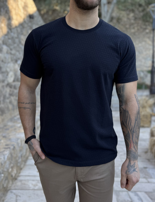 Ανδρική μπλε κοντομάνικη μπλούζα με ανάγλυφο ύφασμα 252837B